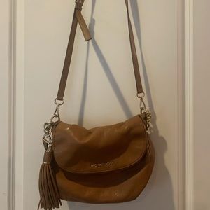 Crossbody Michael Kors tan purse